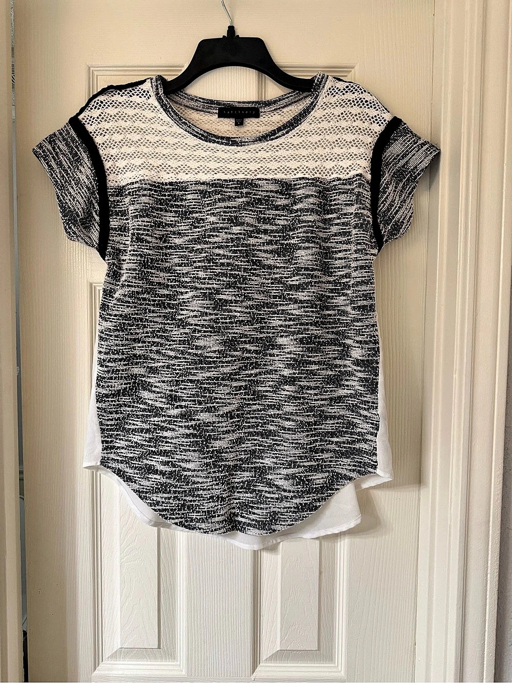 Sanctuary Black & White Short Sleeve Blouse Size Small Like New
